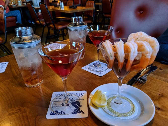 LLoyd's Restaurant & Lounge