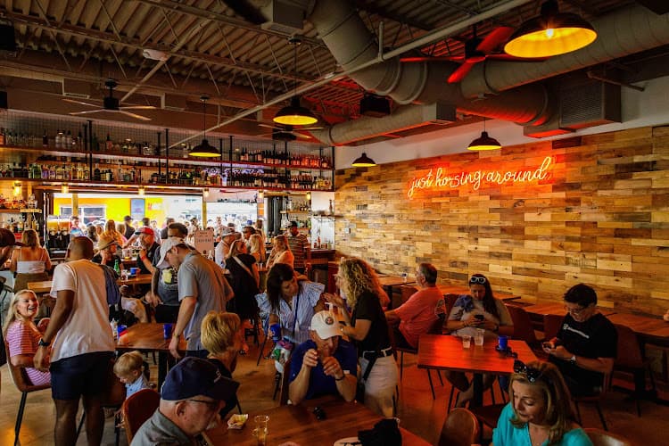Bar{n} booze {n} bites